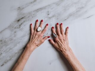 Politie waarschuwt voor babbeltruc, oplichters maken honderden miljoenen euro’s buit