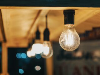 'Energiemaatschappijen waarschuwen te weinig voor risicovolle dynamische contracten'