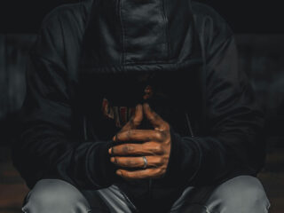 De 7 dingen die je wel (of juist niet) moet doen als jongeren praten over zelfdoding