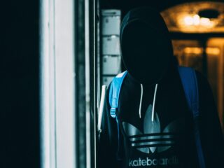 Nederlandse singles opgelicht door valse André Rieu, Mark Rutte en René Froger