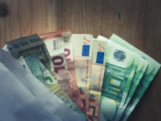 Check je loonstrook: ook jij gaat erop vooruit