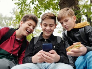 Blijven jongeren uit de criminaliteit door een game? 'Het sluit aan bij hun belevingswereld'