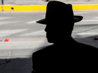 Zes undercoveragenten vertellen in deze podcast over hun gevaarlijke werk