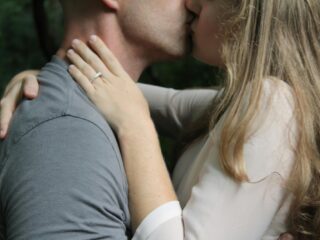 Waarom willen mensen elkaar kussen?