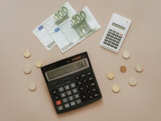 Geldstress raakt steeds meer Nederlanders 'Je IQ gaat ervan zakken'