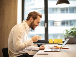 Werkgevers zien hun werknemers liever weer op kantoor werken dan vanuit huis