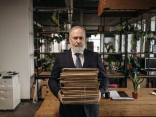 Waarom een afscheid op werk bij pensioen zo belangrijk is 'Zelfs jaren later een lagere levenstevredenheid'