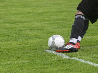 Profvoetbalclubs hebben een belangrijke maatschappelijke rol in de ontwikkeling van jongeren