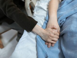 We zijn niet meer gewend aan de dood, dus moet het zo snel mogelijk