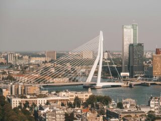 Van gabbermuziek tot Jules Deelder: dit vind je in de canon van Rotterdam