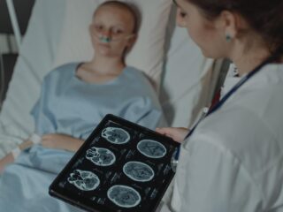 Hoe moeten jongvolwassenen omgaan met seksuele bijwerkingen kanker: 'Ik was súperonzeker'