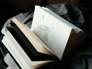 Poëzie als verzet: Waarom een alarmerend aantal dichters monddood wordt gemaakt