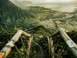 Hawaï haalt iconische trap weg door TikToktoerisme: 'Reizigers negeren de regels'