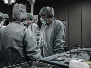 Hoe denken jongerenafdelingen van politieke partijen over de toekomst van de zorg?