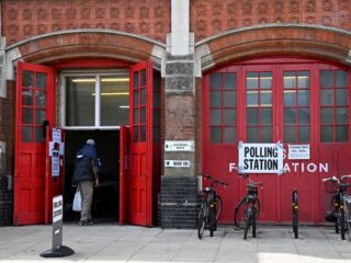 De Britse verkiezingen: 'Winst voor Labour of vette afstraffing van Tories?'