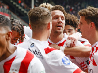 PSV wint met 3-0 van Ajax in strijd om voorronde Champions League: ‘De kans is heel groot dat ze tweede gaan worden’
