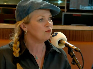 Roos Schlikker over homohaat: 'Worden we weer 40 jaar terug de tijd ingeslingerd?'