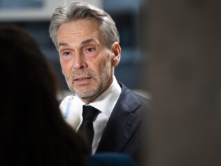 Moeten we paspoorten afpakken van antisemitische relschoppers?