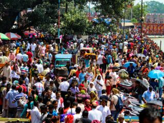 Inwonertal India stijgt naar 1,4 miljard, haalt China in