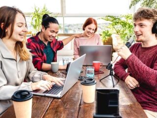 Dit is waarom twintigers op de werkvloer zoveel moeite hebben met hiërarchie