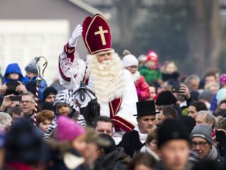 Wat is het verschil tussen Sinterklaas en de Friese variant Sint Piter?