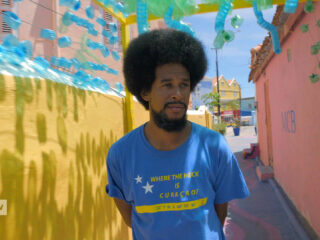 Op Curaçao leert Tyrone toeristen over slavernijverleden: 'Ze zitten daar echt op te wachten'