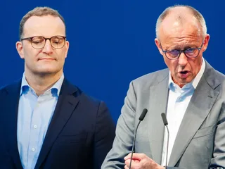 CDU-kopstuk Jens Spahn treedt af na commotie over kind via draagmoeder