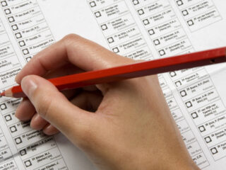 Hoe nieuwe politieke partijen de aandacht van de media krijgen: 'Ze houden onze democratie gezond'