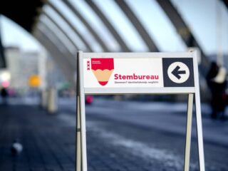 'Mobiele stembureaus dé oplossing voor stemmen vanuit de cel'