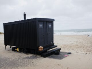 Kan je zomaar een sauna beginnen op het strand?