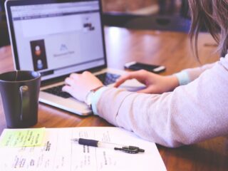 Dankzij deze vrouw krijgen bijstandsmoeders gegarandeerd een baan