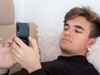 Mei Social Vrij: Leg jij vanaf morgen een maand je telefoon weg?