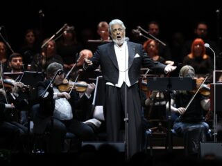 Hoe kun je een toontje lager zingen?