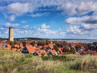 Op Terschelling spoelt steeds meer drugs aan: 'Cocaïne is het nieuwe bier'