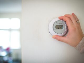 Energiebelasting stijgt naar recordhoogte: 'Den Haag laat mensen letterlijk in de kou staan'