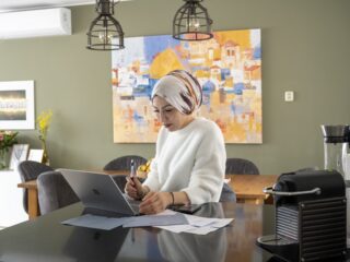 Stand.nl: 'Het is logisch dat werkgevers grenzen stellen aan thuiswerken'