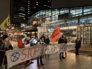 Klimaatkoor als zingend protest tegen cruiseschepen