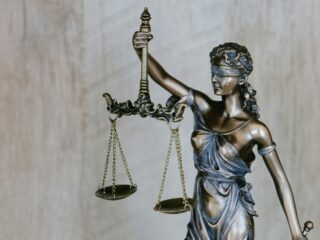 We zien het bos niet meer’: waarom Nederlanders rechters te mild vinden straffen