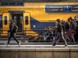 Prijsverhoging treinkaartjes NS frustreert: 'Utopie dat het huidige treinnet zonder subsidie kan'