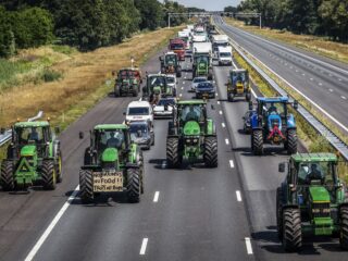 Stand.nl: 'Bij trekkers op de snelweg moet altijd gehandhaafd worden'