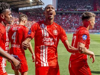 (Eigen) doelpunt, uitblinkende Olij en de Conference League als geschenk: FC Twente wint play-offs