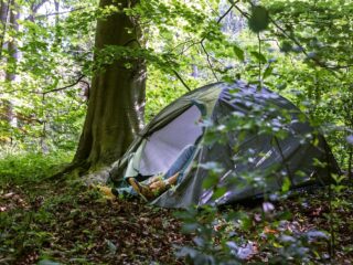 Britse Minister wil het aantal tenten waar dakloze mensen in leven terugdringen 'Het is vooral cosmetisch'