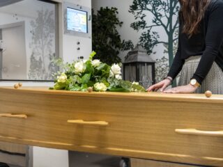 Hoge kosten uitvaart: 'Als nabestaande sta je met zeven nul achter'