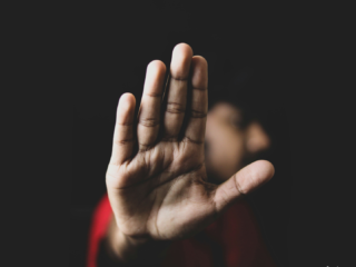 Amsterdam experimenteert met aanpak plegers huiselijk geweld