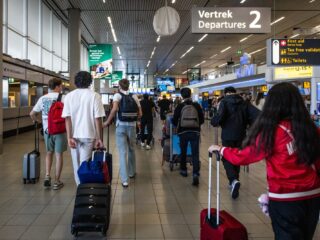 KLM-topvrouw: 'Vliegen is geen luxe, maar basisbehoefte voor veel mensen'