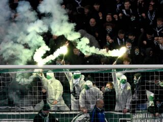 Voetbalbestuurders bedreigd door eigen supporters: 'Van de politie moest ik met m'n gezin naar een hotel'