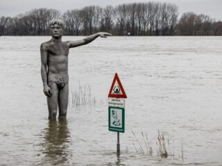 Hoe gevaarlijk is het om in de Waal te zwemmen?