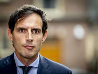 Politiek spel in Brussel rond Hoekstra: 'Hoorzitting wordt zware klus'