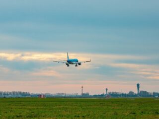 Honderden omwonenden beschuldigen Schiphol van mishandeling