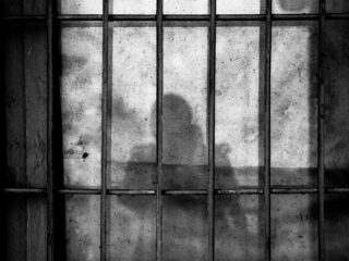 Uitgeprocedeerde asielzoekers zitten soms maanden vast in een detentiecentrum